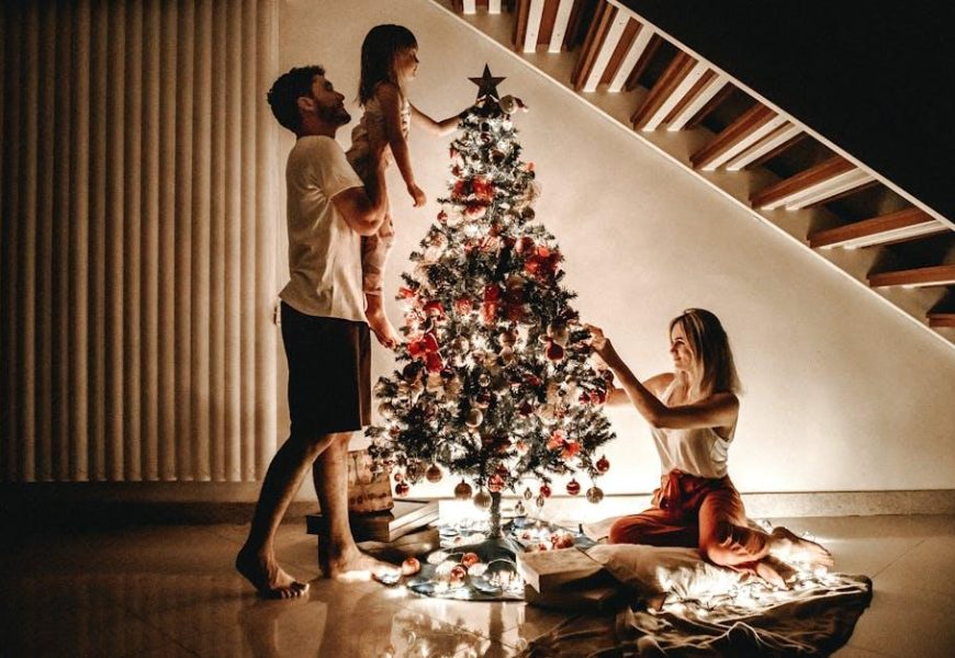 Sådan Pynter Du et Moderne Hvidt Juletræ med Stil